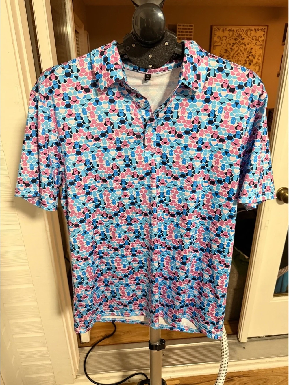 Blue pink patterned short sleeve polo shirt